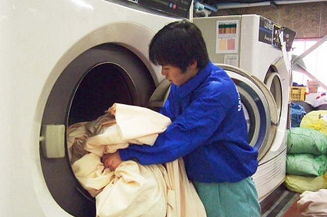 cách giặt rèm 1