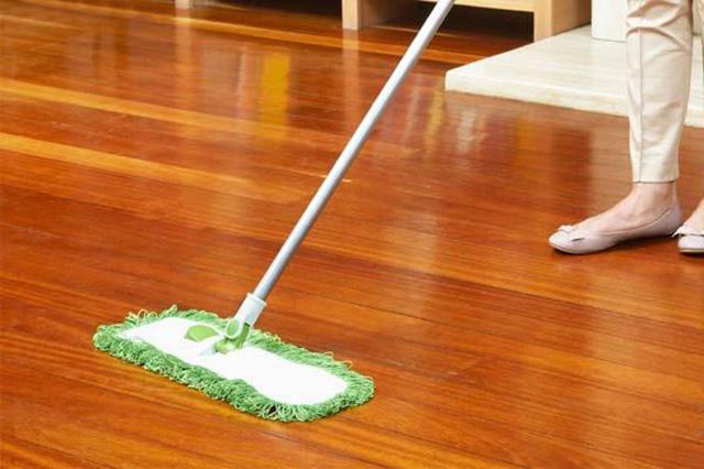 5+ Cách lau sàn nhà sạch bóng, nhanh gọn, thơm mát