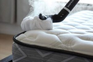 Cách giặt đệm bông ép đúng cách, hiệu quả tại nhà