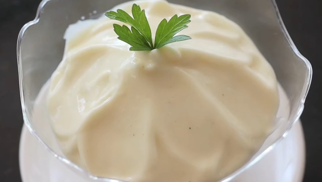 Hoàn thành cách làm nước sốt mayonnaise chay tại nhà