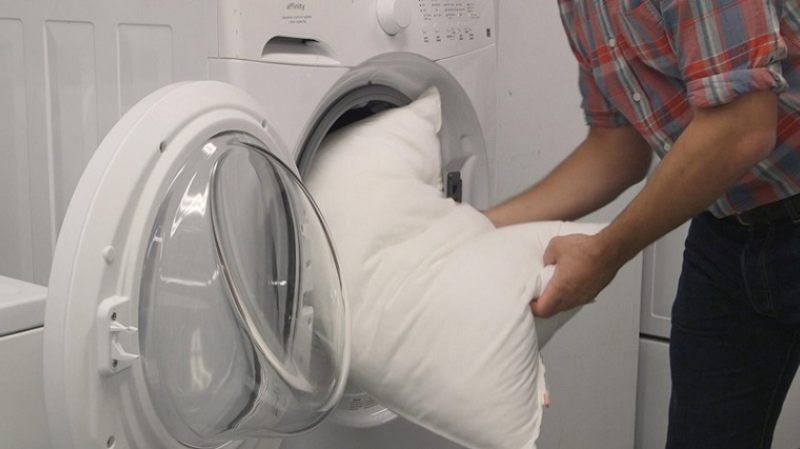 Cách Giặt Ruột Gối Bằng Máy Giặt Không Bị Vón Cục