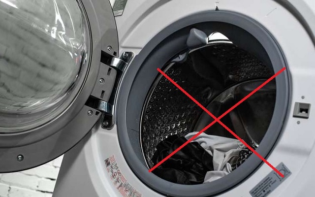 Không cho gối cao su vào máy giặt
