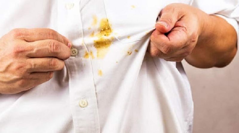 6 cách tẩy vết nghệ trên quần áo đơn giản, hiệu quả mà không phai màu