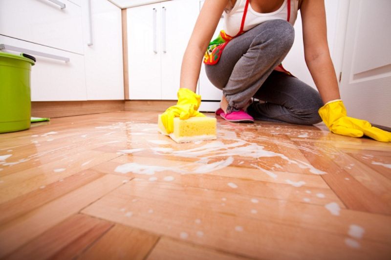 Cách tẩy trên sàn gỗ công nghiệp/lát gỗ