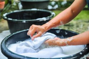 Cách giặt đồ bằng tay sạch nhanh và hiệu quả