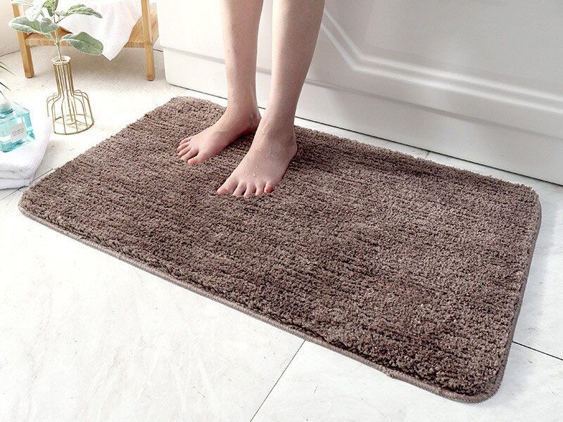 Vì sao cần giặt thảm chùi chân định kỳ?
