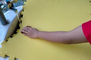 Cách giặt thảm xốp tại nhà đơn giản và bền đẹp như mới