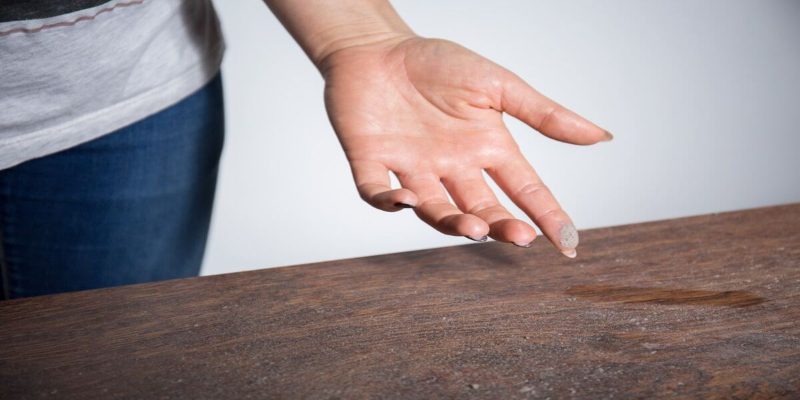 Vì sao cần thường xuyên làm sạch bụi trong phòng?