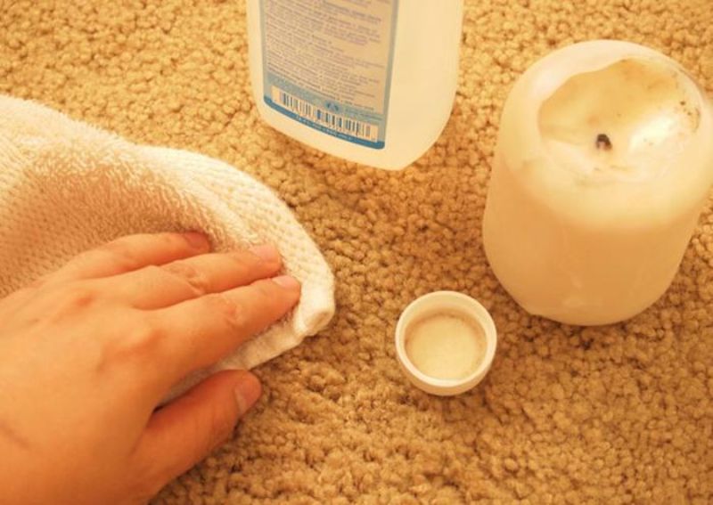 Cách vệ sinh vết nôn trớ lâu ngày