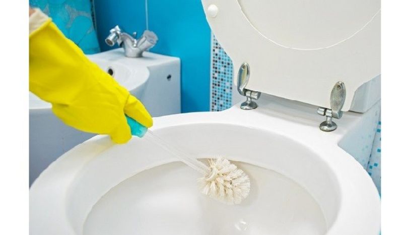 Cách tẩy cặn vôi trong bồn cầu bằng nguyên liệu tự nhiên