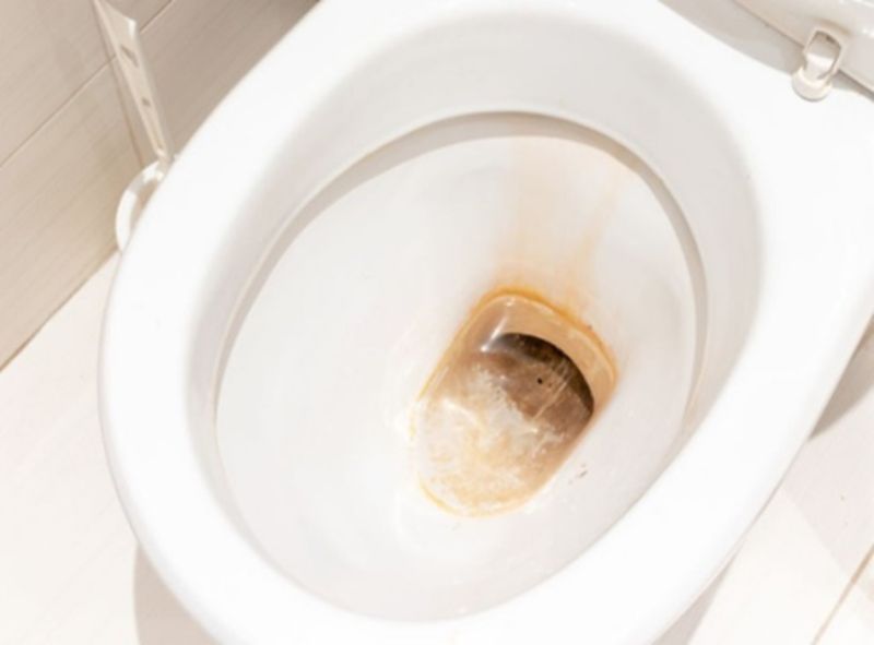 Cách tẩy cặn vôi trong bồn cầu sạch bong, dễ thực hiện tại nhà