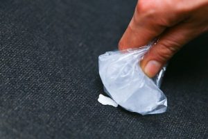 7 cách tẩy kẹo cao su trên thảm nhanh chóng và hiệu quả