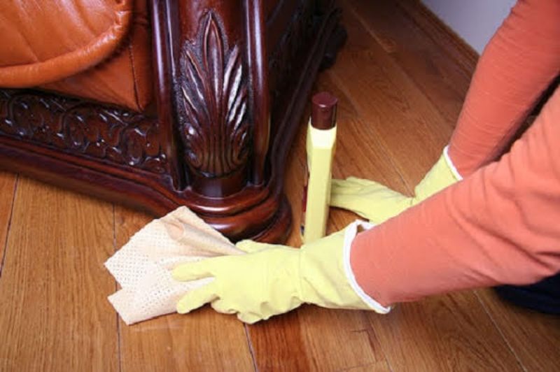 Cách vệ sinh bàn ghế gỗ