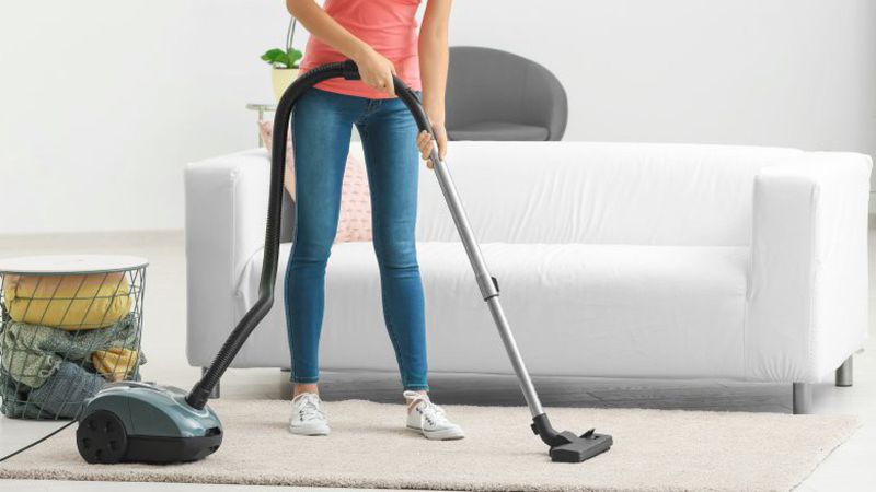 Cách vệ sinh thảm trải sàn bằng máy hút bụi siêu sạch tại nhà