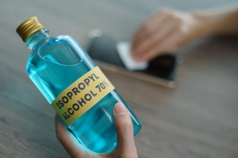 Dùng Cồn Isopropyl