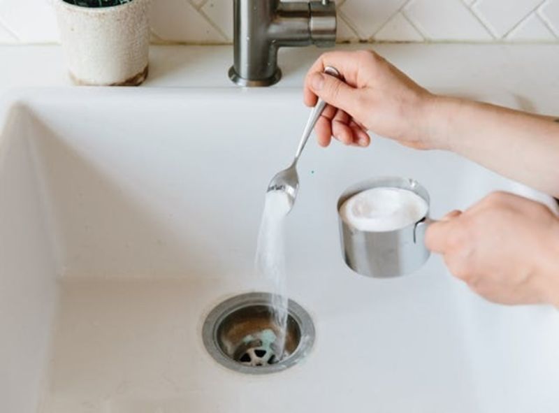 5 cách làm sạch rong rêu trong ống nước hiệu quả và đơn giản