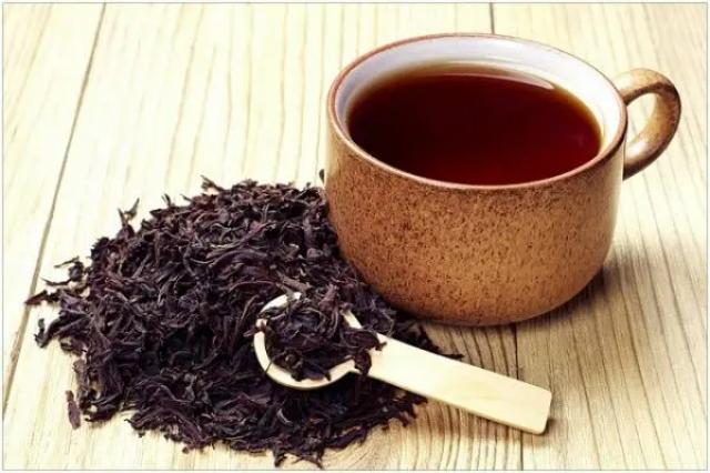 Dùng trà xanh đậm đặc