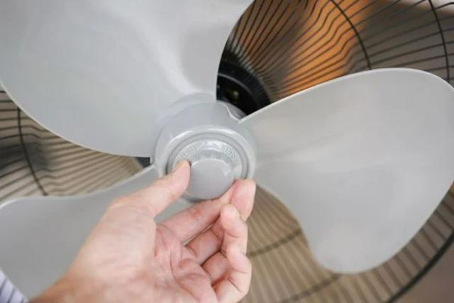 3 Sai lầm phổ biến khi vệ sinh quạt tích điện tại nhà